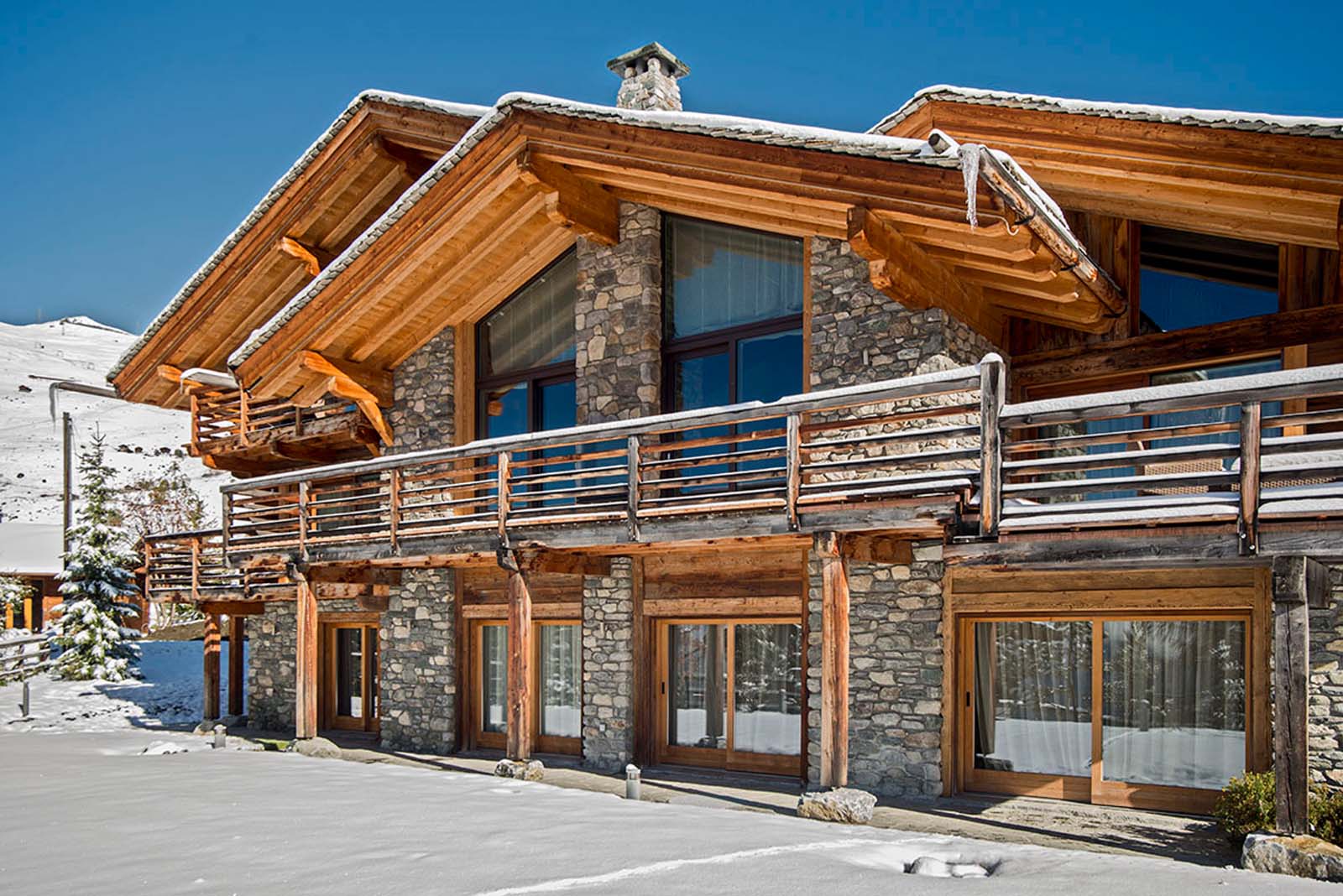 Фото шала. Шале "Вербье" (Verbier) проект. Luxury Alpine Chalet. Фахверк в Альпах. Австрийское Шале экстерьер.